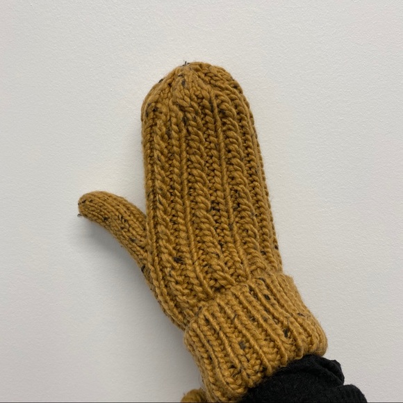✨NEW✨ COZY BROWN / BEIGE FLEECE GLOVES - Picture 4 of 7